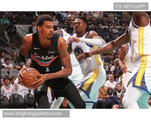 卡斯尔强调提升落位速度以便为文班亚马创造更大空间应对包夹挑战 卡斯尔强调提升落位速度以便为文班亚马创造更大空间应对包夹挑战