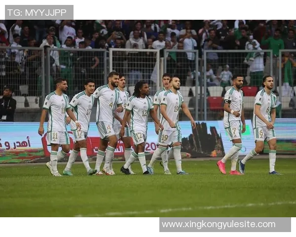 本塞拜尼荣膺阿尔及利亚年度最佳球员称号引发广泛关注 本塞拜尼荣膺阿尔及利亚年度最佳球员称号引发广泛关注