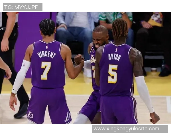 尼克史密斯谈黄蜂与湖人风格差异强调身体对抗的重要性 尼克史密斯谈黄蜂与湖人风格差异强调身体对抗的重要性