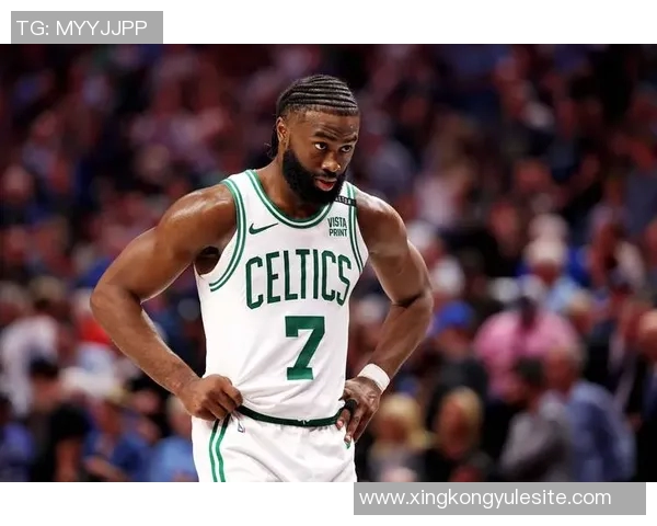 杰伦布朗:全力以赴展现自我同时激励身边队友共同进步 杰伦布朗:全力以赴展现自我同时激励身边队友共同进步