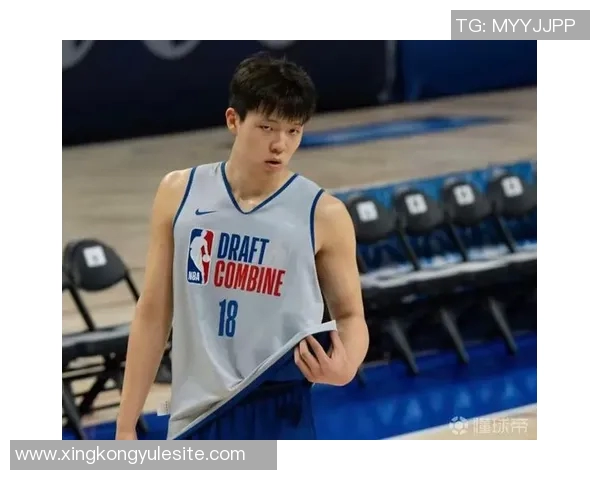 媒体人称杨瀚森在CBA锻炼出八块腹肌NBA教练建议他增加体重以适应比赛 媒体人称杨瀚森在CBA锻炼出八块腹肌NBA教练建议他增加体重以适应比赛